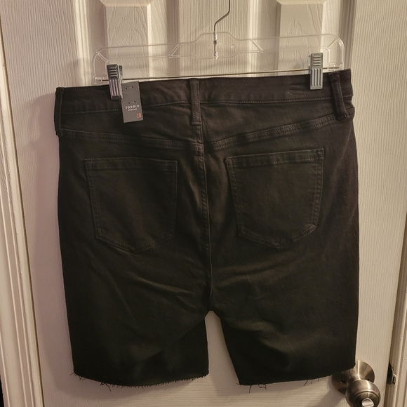 NWT TORRID BLACK BERMUDA SHORTS - Picture 2 of 3